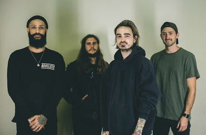 Like Moths To Flames s metalcorovou petelicou YOTM